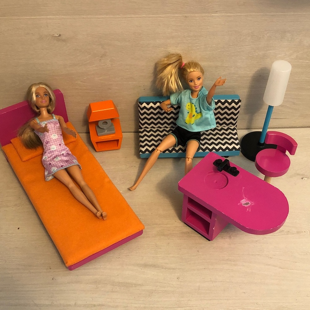 2015 Barbie Dolls and Furniture Pieces PLEASE READ